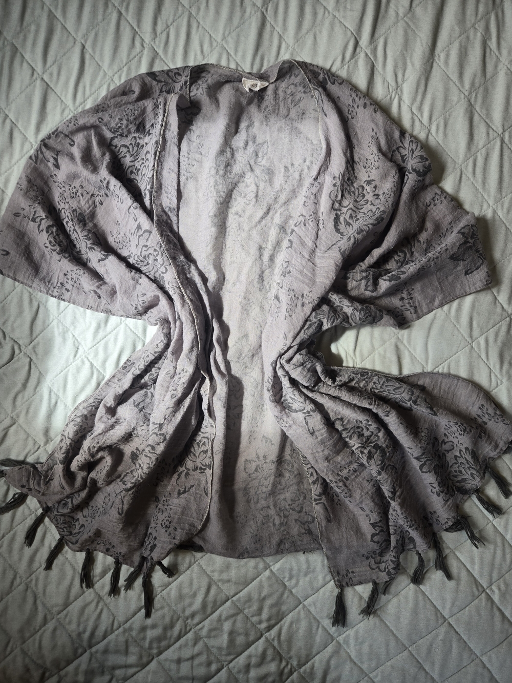 NATURAL LIFE Lavender Gray Floral Open Kimono with Fringe